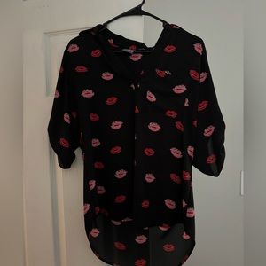 NY&Co SoHo Lips print blouse